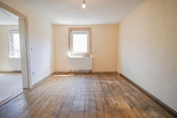 DIETZ: Modernisiertes Fachwerkhaus mit Nebengebäude – PV mit Speicher – in Schaafheim OT Mosbach! - Schlafzimmer 3 (694068)