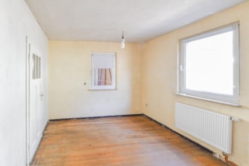 DIETZ: Modernisiertes Fachwerkhaus mit Nebengebäude – PV mit Speicher – in Schaafheim OT Mosbach! - Wohnzimmer EG (694043)