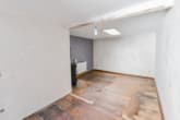 Schlafzimmer 1 OG - teilbar - DIETZ: Modernisiertes Fachwerkhaus mit Nebengebäude – PV mit Speicher – in Schaafheim OT Mosbach!