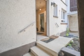 Eingangsbereich - DIETZ: Modernisiertes Fachwerkhaus mit Nebengebäude – PV mit Speicher – in Schaafheim OT Mosbach!