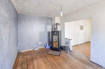 DIETZ: Modernisiertes Fachwerkhaus mit Nebengebäude – PV mit Speicher – in Schaafheim OT Mosbach! - Wohnzimmer EG (697069)