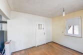 Wohnzimmer EG - DIETZ: Modernisiertes Fachwerkhaus mit Nebengebäude – PV mit Speicher – in Schaafheim OT Mosbach!