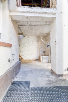 DIETZ: Modernisiertes Fachwerkhaus mit Nebengebäude – PV mit Speicher – in Schaafheim OT Mosbach! - Treppenaufgang Lagerfläche (694090)