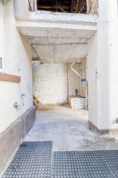 DIETZ: Modernisiertes Fachwerkhaus mit Nebengebäude – PV mit Speicher – in Schaafheim OT Mosbach! - Treppenaufgang Lagerfläche (697113)