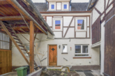 Innenhof - DIETZ: Modernisiertes Fachwerkhaus mit Nebengebäude – PV mit Speicher – in Schaafheim OT Mosbach!