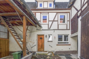 DIETZ: Modernisiertes Fachwerkhaus mit Nebengebäude – PV mit Speicher – in Schaafheim OT Mosbach! - Innenhof (694101)