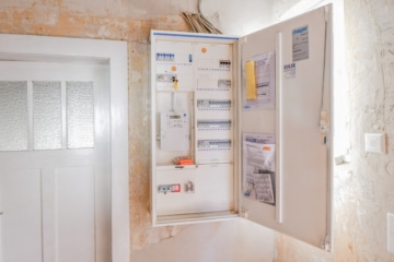 DIETZ: Modernisiertes Fachwerkhaus mit Nebengebäude – PV mit Speicher – in Schaafheim OT Mosbach! - neuer Zählerkasten (694103)