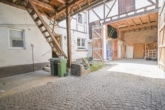 Innenhof - DIETZ: Modernisiertes Fachwerkhaus mit Nebengebäude – PV mit Speicher – in Schaafheim OT Mosbach!