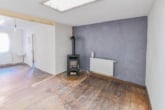 Schlafzimmer 1 OG - teilbar - DIETZ: Modernisiertes Fachwerkhaus mit Nebengebäude – PV mit Speicher – in Schaafheim OT Mosbach!
