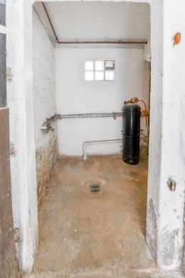 DIETZ: Modernisiertes Fachwerkhaus mit Nebengebäude – PV mit Speicher – in Schaafheim OT Mosbach! - Durchgangsbereich Nebengebäude EG (694091)