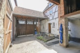 Innenhof - DIETZ: Modernisiertes Fachwerkhaus mit Nebengebäude – PV mit Speicher – in Schaafheim OT Mosbach!