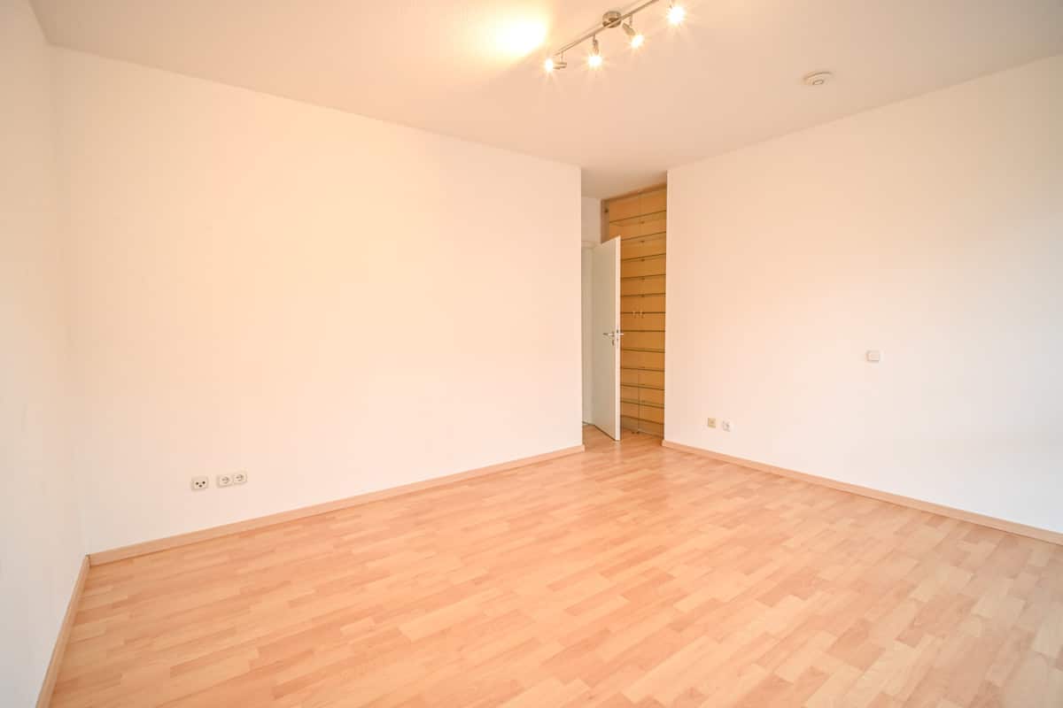 Schlafzimmer 1 von 2