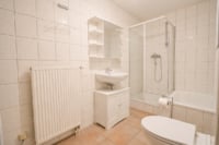 Badezimmer mit Dusche