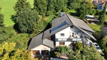 DIETZ: Eindrucksvolles 2-Familienhaus-Anwesen in attraktiven Wohnlage von Klein-Zimmern! - Luftbild Feldrandlage (642076)