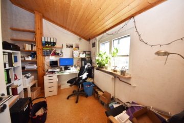 DIETZ: Eindrucksvolles 2-Familienhaus-Anwesen in attraktiven Wohnlage von Klein-Zimmern! - OG Zimmer 1 (642124)