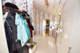 OG Garderobe - DIETZ: Eindrucksvolles 2-Familienhaus-Anwesen in attraktiven Wohnlage von Klein-Zimmern!