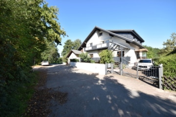 DIETZ: Eindrucksvolles 2-Familienhaus-Anwesen in attraktiven Wohnlage von Klein-Zimmern! - Ruhige Sackgasse am Feldrand (642084)