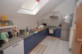 Küche inklusive - DIETZ: 3-Zimmer-Dachgeschosswohnung mit 2 Sonnen-Balkonen, Wanne+Dusche, Einbauküche