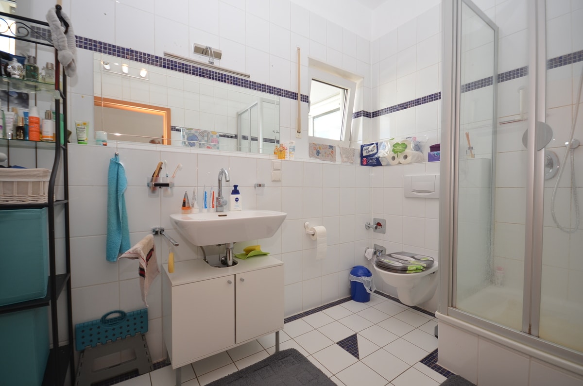 Tageslichtbad mit Wanne+Dusche
