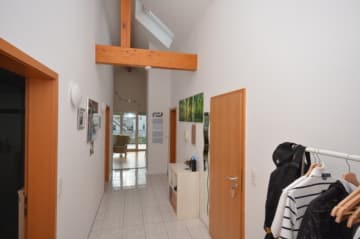 DIETZ: 3-Zimmer-Dachgeschosswohnung mit 2 Sonnen-Balkonen, Wanne+Dusche, Einbauküche - Diele hohe Decken (642749)