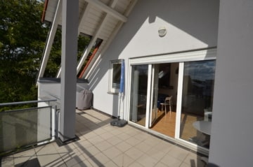DIETZ: 3-Zimmer-Dachgeschosswohnung mit 2 Sonnen-Balkonen, Wanne+Dusche, Einbauküche - Großer Balkon (642746)