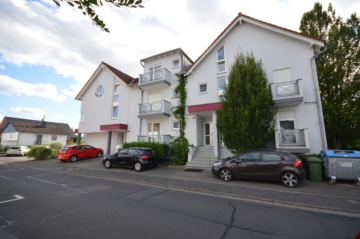DIETZ: 3-Zimmer-Dachgeschosswohnung mit 2 Sonnen-Balkonen, Wanne+Dusche, Einbauküche - Außenansicht (642742)