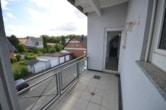 Balkon 2 von 2 - DIETZ: 3-Zimmer-Dachgeschosswohnung mit 2 Sonnen-Balkonen, Wanne+Dusche, Einbauküche