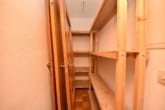 DIETZ: 3-4 Zimmer-Wohnung im ersten Obergeschoss mit Einbauküche in ruhiger Lage von Groß-Zimmern! - Abstellkammer