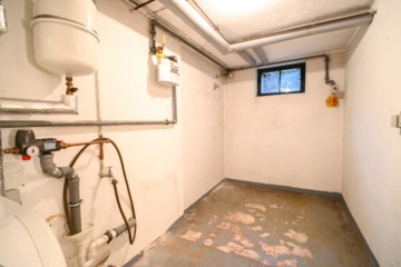 DIETZ: Reihenmittelhaus mit Garage, Keller und Garten in beliebter Lage Dieburgs! - Heizungsraum KG (651535)