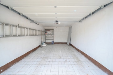 DIETZ: REDUZIERT! Reihenmittelhaus mit Garage, Keller und Garten in beliebter Lage Dieburgs! - Garage (676642)