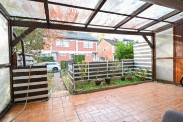 DIETZ: Reihenmittelhaus mit Garage, Keller und Garten in beliebter Lage Dieburgs! - Terrasse (651525)