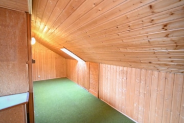 DIETZ: Reihenmittelhaus mit Garage, Keller und Garten in beliebter Lage Dieburgs! - Kleines Zimmer DG (651515)