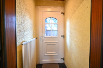 DIETZ: Reihenmittelhaus mit Garage, Keller und Garten in beliebter Lage Dieburgs! - Diele EG (651530)