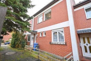 DIETZ: Reihenmittelhaus mit Garage, Keller und Garten in beliebter Lage Dieburgs! - Außenansicht (651502)