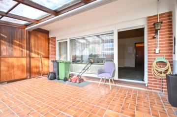 DIETZ: Reihenmittelhaus mit Garage, Keller und Garten in beliebter Lage Dieburgs! - Terrasse (651524)