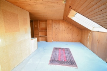 DIETZ: Reihenmittelhaus mit Garage, Keller und Garten in beliebter Lage Dieburgs! - Kleines Zimmer DG (651517)