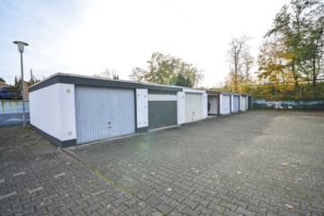 DIETZ: Reihenmittelhaus mit Garage, Keller und Garten in beliebter Lage Dieburgs! - Garage (651523)
