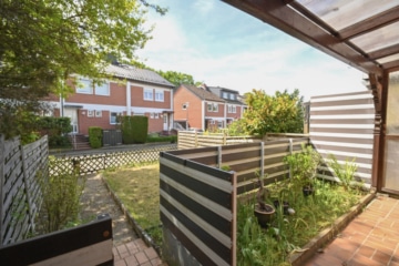 DIETZ: REDUZIERT! Reihenmittelhaus mit Garage, Keller und Garten in beliebter Lage Dieburgs! - Terrasse (676646)