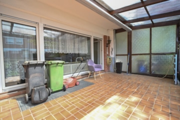 DIETZ: REDUZIERT! Reihenmittelhaus mit Garage, Keller und Garten in beliebter Lage Dieburgs! - Terrasse (676645)