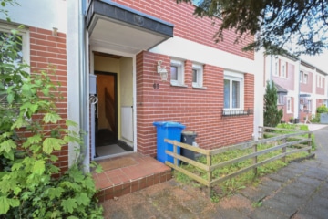 DIETZ: REDUZIERT! Reihenmittelhaus mit Garage, Keller und Garten in beliebter Lage Dieburgs! - Eingangsbereich (676621)