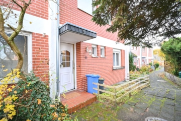 DIETZ: Reihenmittelhaus mit Garage, Keller und Garten in beliebter Lage Dieburgs! - Eingangsbereich (651540)