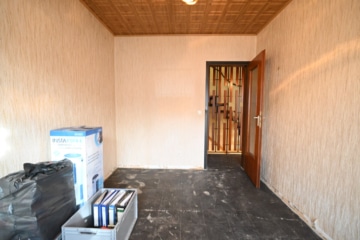 DIETZ: Reihenmittelhaus mit Garage, Keller und Garten in beliebter Lage Dieburgs! - Kleines Schlafzimmer OG 2 (651513)