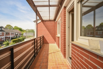 DIETZ: REDUZIERT! Reihenmittelhaus mit Garage, Keller und Garten in beliebter Lage Dieburgs! - Balkon OG (676629)