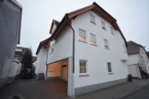 DIETZ: 3-Zi.-Terrassenwohnung mit Einbauküche, Fußbodenheizung, G-WC, PKW-Stellplatz - Ober-Roden - Außenansicht 5-Familienhaus