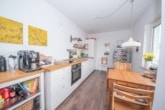 DIETZ: Vermietetes, modernisiertes 2FH mit großem Erweiterungspotenzial mit Garage in Hasselroth! - Küche EG