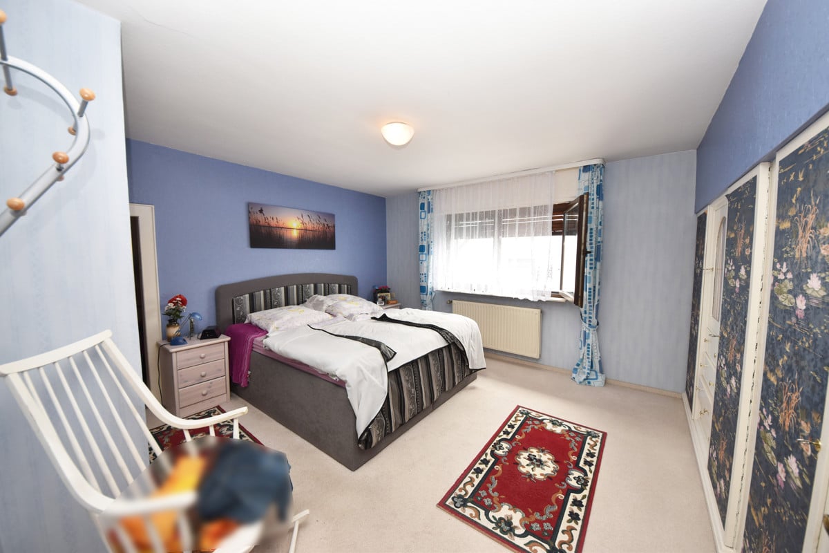 Schlafzimmer 1 von 2