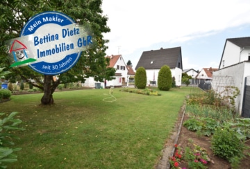DIETZ: Einfamilienhaus mit Garage, großem Garten in einer ruhigen Randlage! Wohnhausanbau möglich!, 64832 Babenhausen, Einfamilienhaus