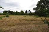 öffentliche Wiese direkt hinter Grundstück - DIETZ: Einfamilienhaus mit Garage, großem Garten in einer ruhigen Randlage! Wohnhausanbau möglich!