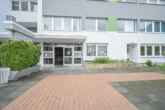 Eingang Wohnhaus - DIETZ: 2-Zimmer-Obergeschosswohnung in Rodgau Nieder-Roden – wenige Minuten vom Bahnhof entfernt!