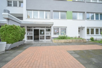 DIETZ: 2-Zimmer-Obergeschosswohnung in Rodgau Nieder-Roden – wenige Minuten vom Bahnhof entfernt! - Eingang Wohnhaus (685924)